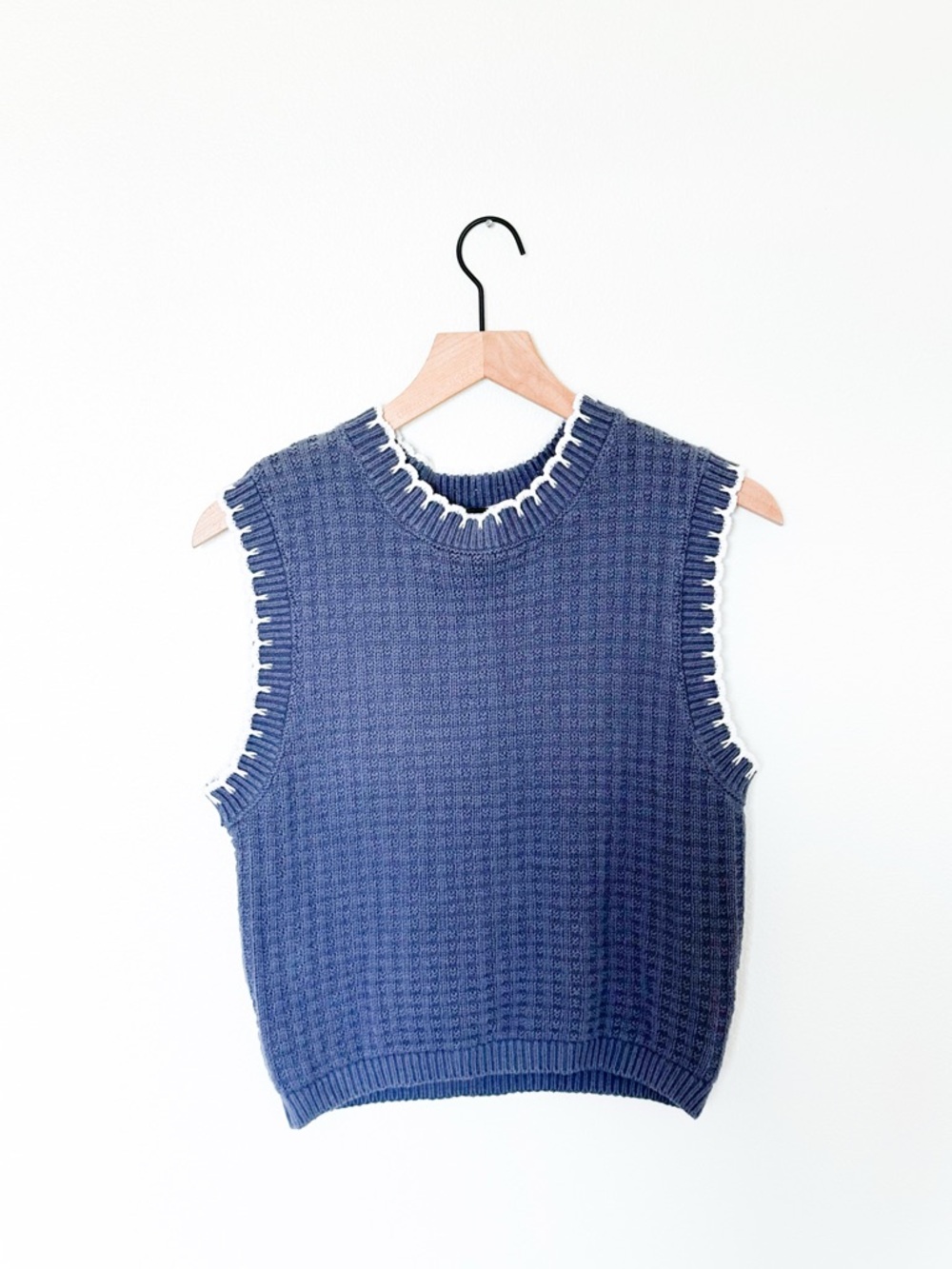Sleeveless Navy Knit Sweater Vest with White Trim Size M